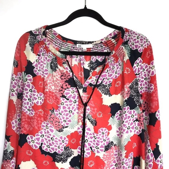 🌻3/$18 or 5/$25🌻DR2 Floral Smocked Peasant Top - Picture 3 of 7